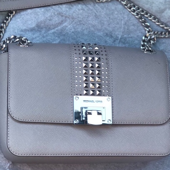 Michael Kors Handbags - NWT Michael Kors Purse
